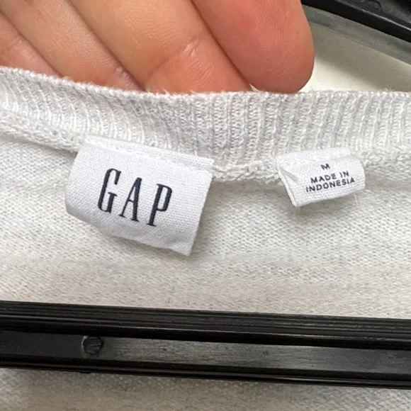 GAP Cardigan - Picture 2 of 4